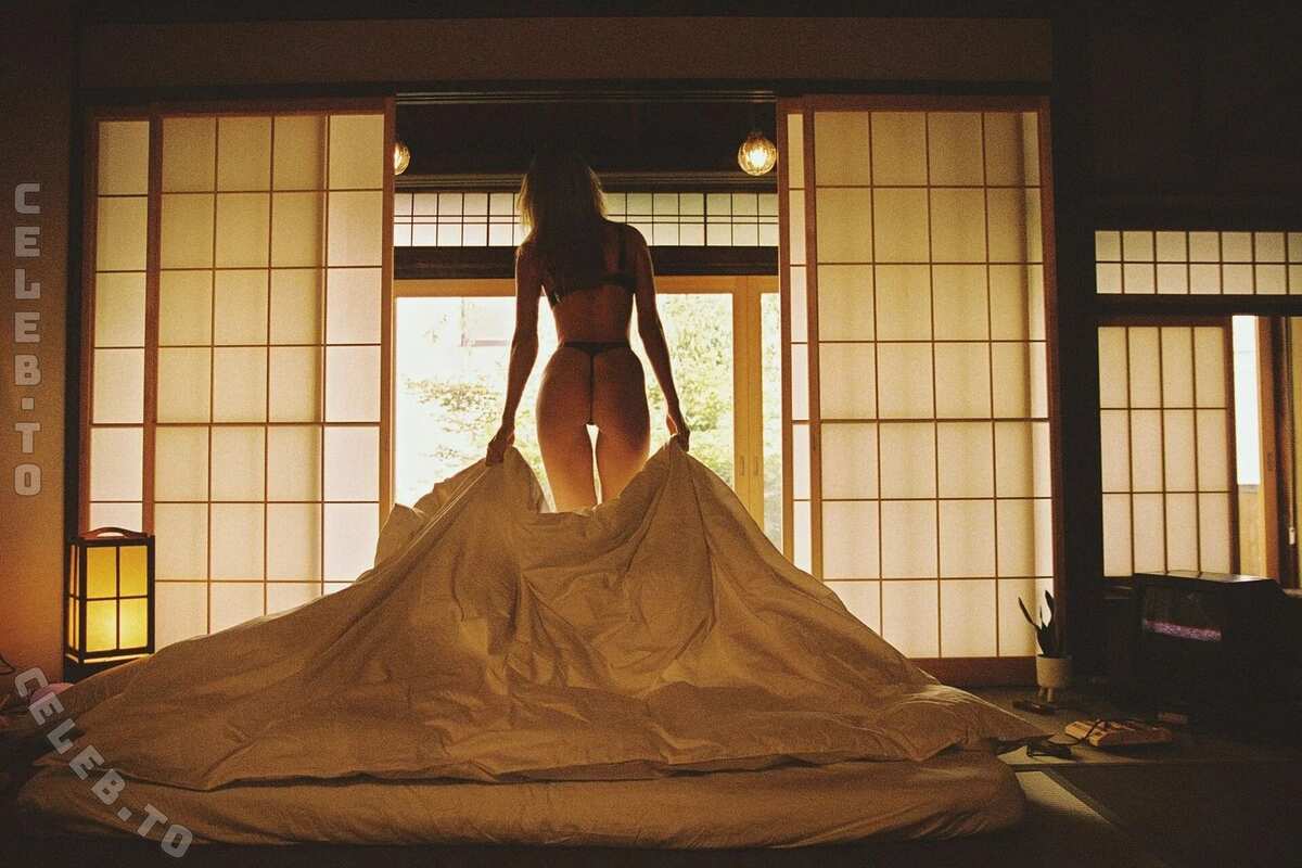 Daphne Groeneveld nude photo 5