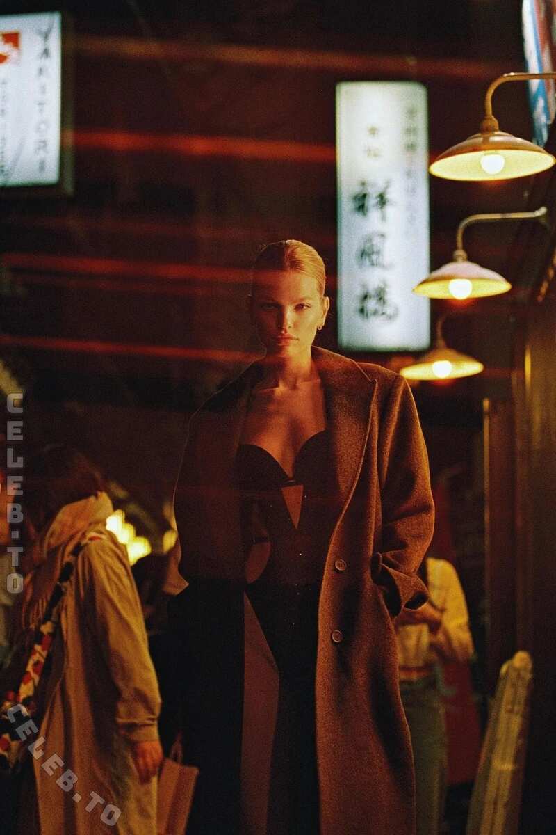 Daphne Groeneveld nude photo 12