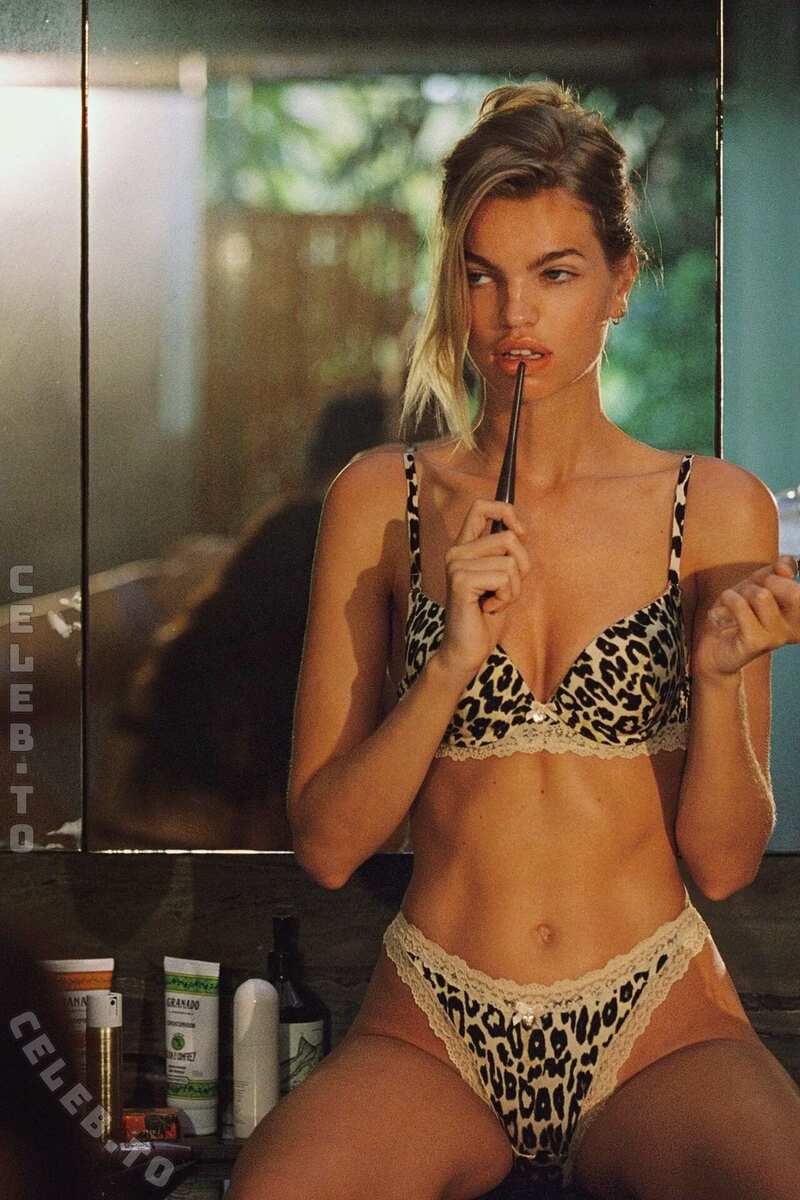 Daphne Groeneveld nude photo 4
