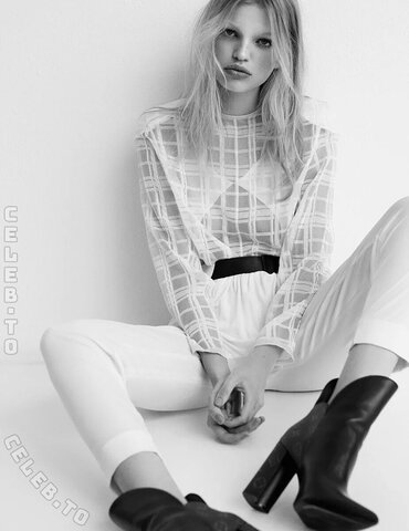 Daphne Groeneveld nude photo 2