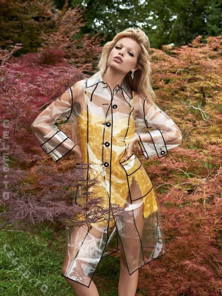 Daphne Groeneveld nude photo 3