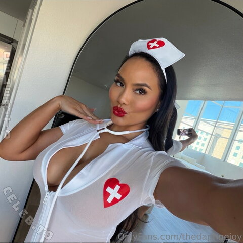 Daphne Joy nude photo 17