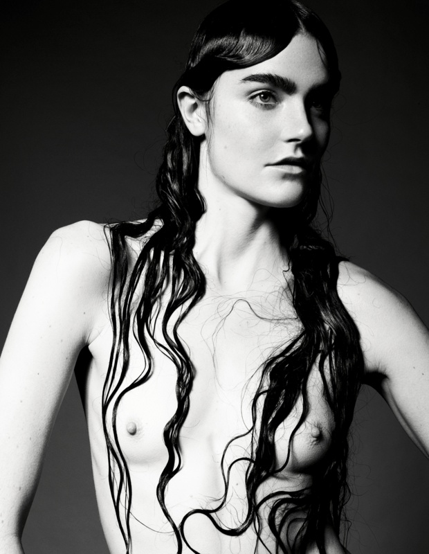 Daphne Velghe nude photo 4