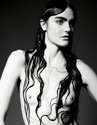 Daphne Velghe nude photo 2