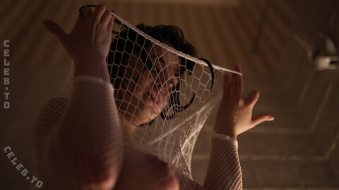 Daria Aref – "I was bathing"