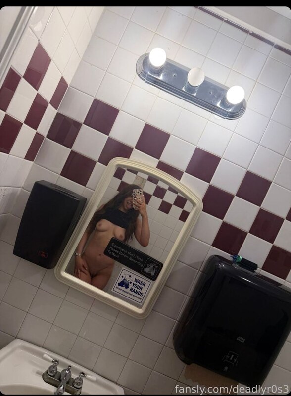 deadlyr0s3 nude photo 5