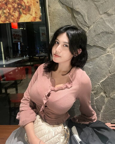 Deandra Aurelia nude photo 5