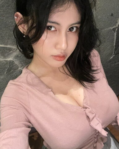 Deandra Aurelia nude photo 1