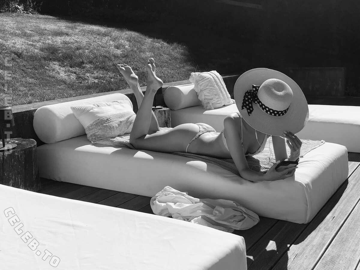dear.mathilda nude photo 11