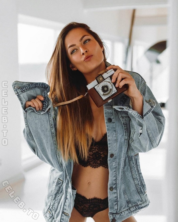 Debbie Nederlof nude photo 1