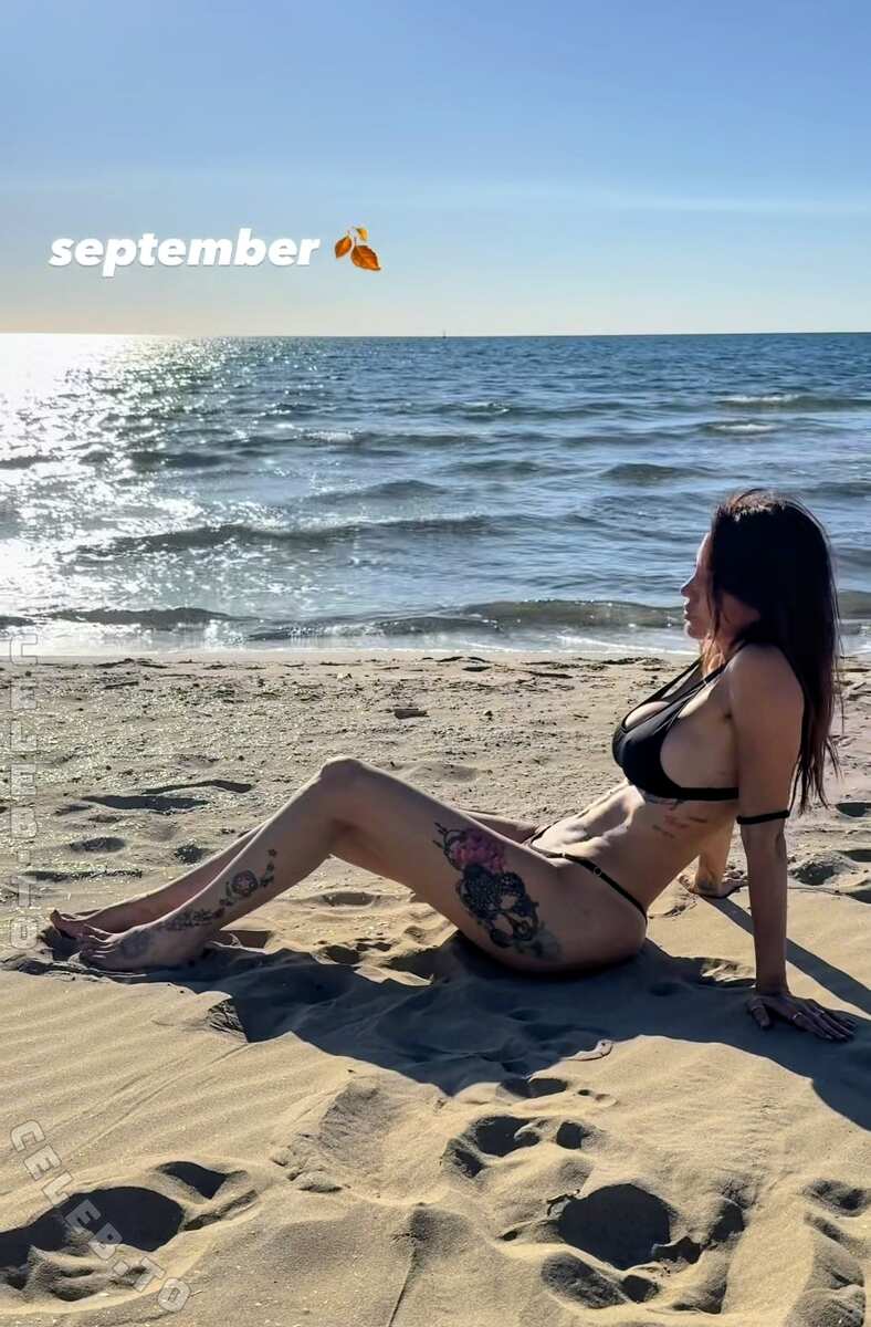 Deborah De Luca nude photo 1