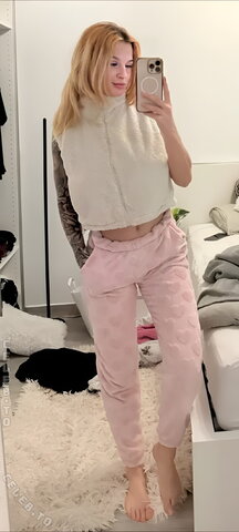 Deborahssecret nude photo 2