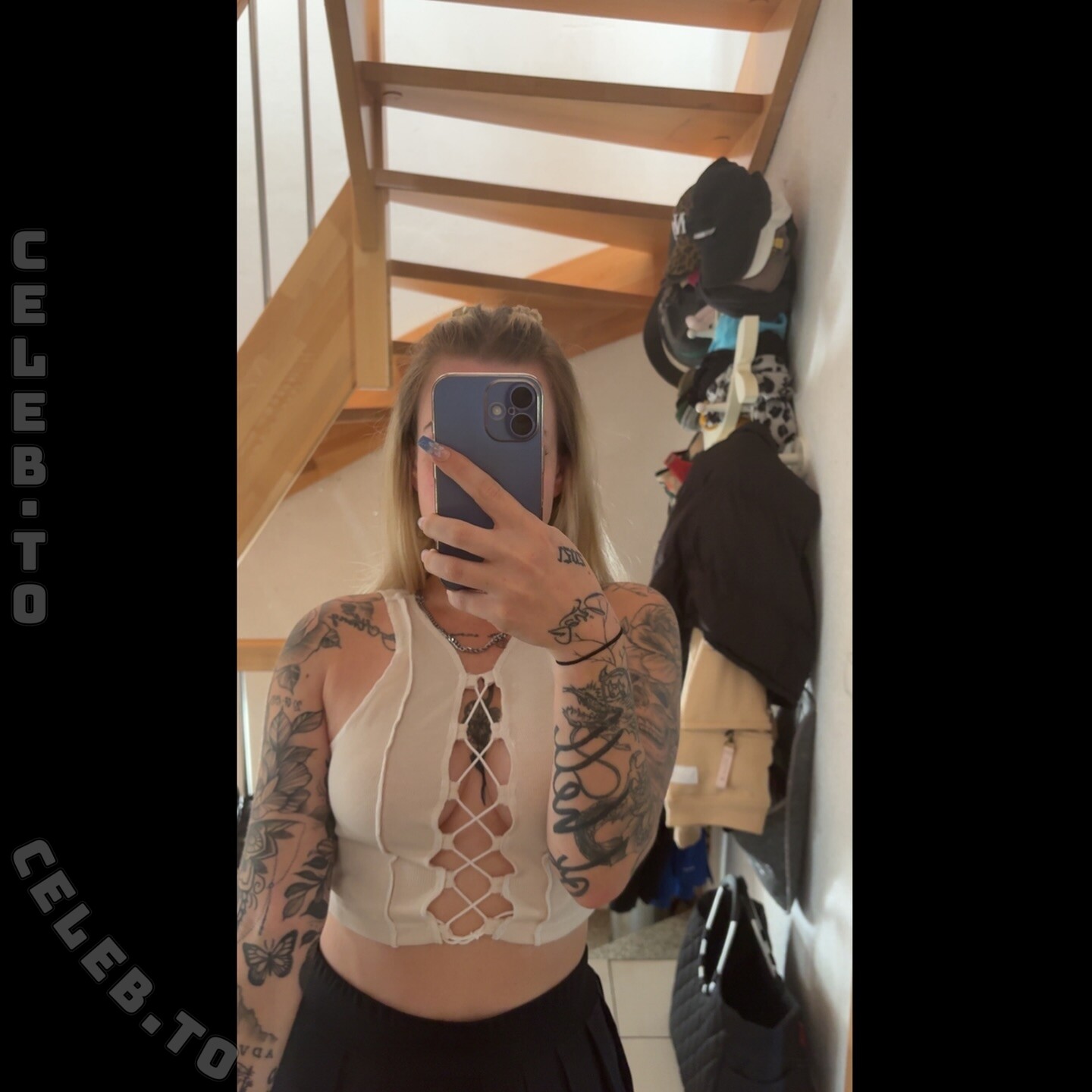De.ennex nude photo 1