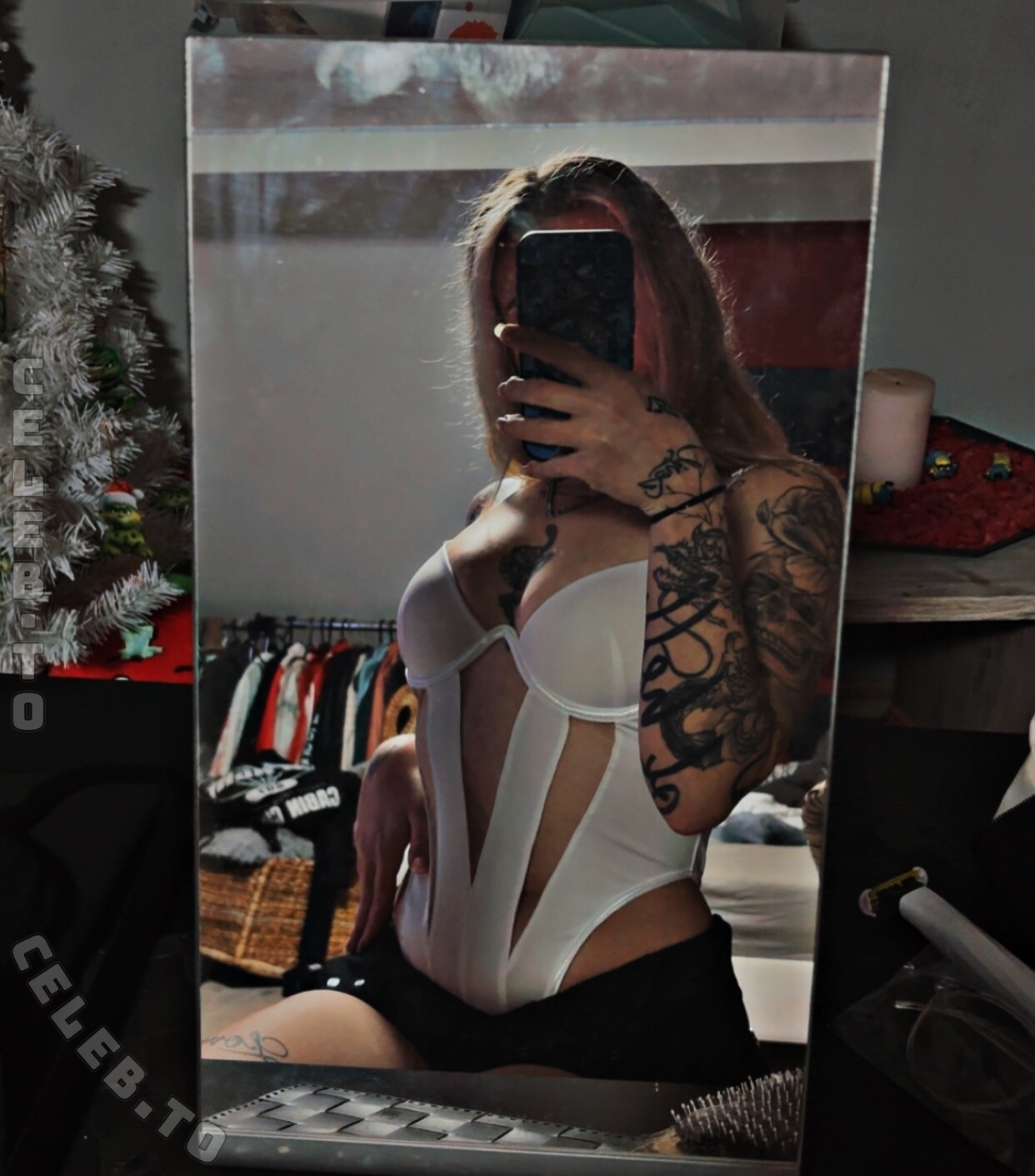 De.ennex nude photo 3