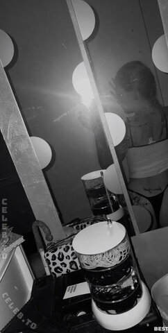 De.ennex nude photo 5