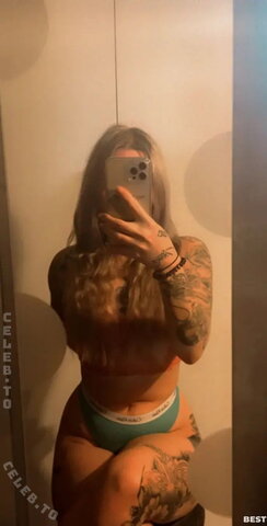 De.ennex nude photo 1