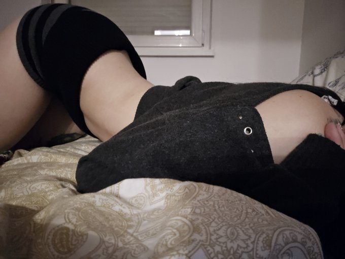 Deet nude photo 1