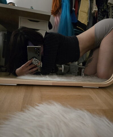 Deet nude photo 4