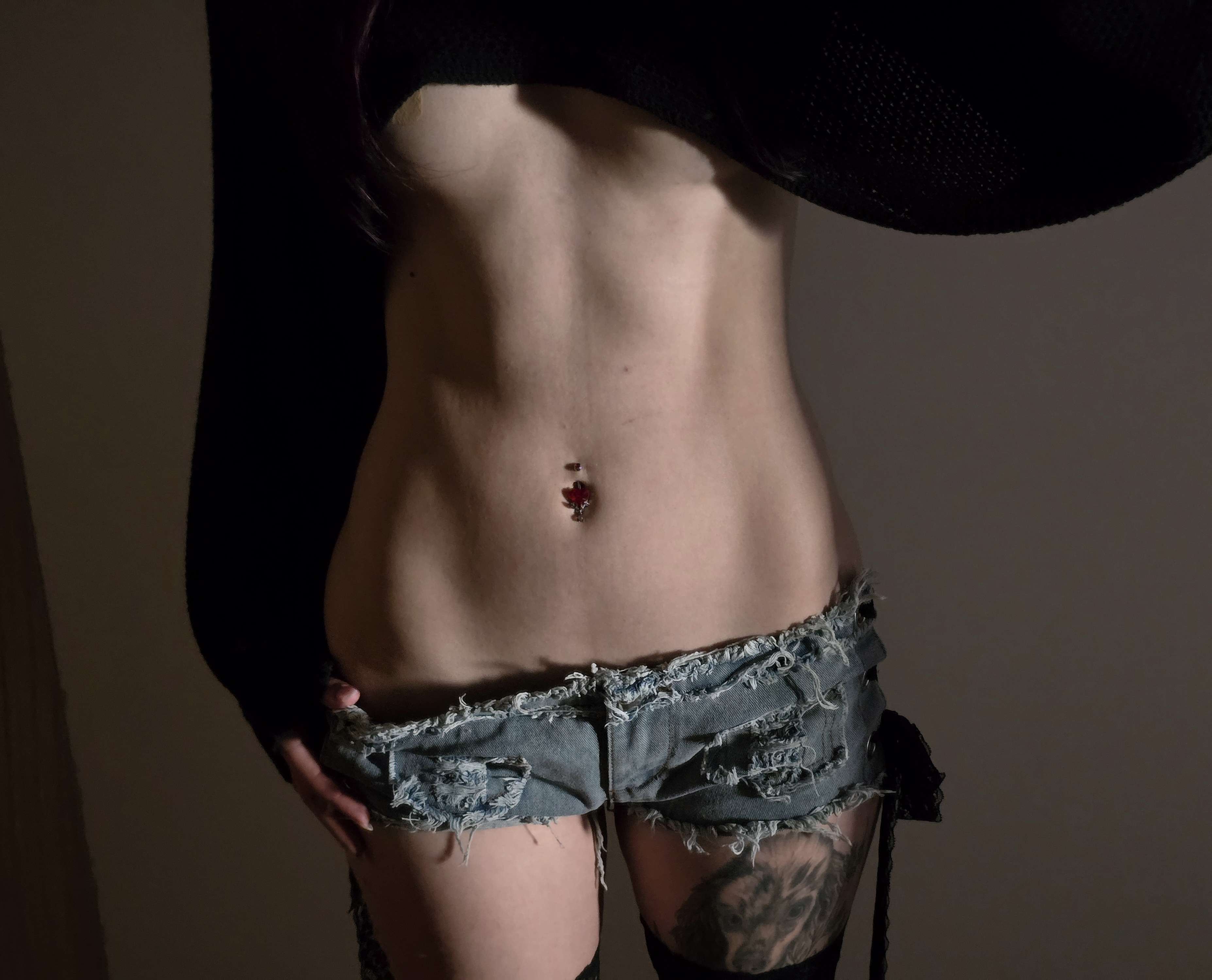 Deet nude photo 3