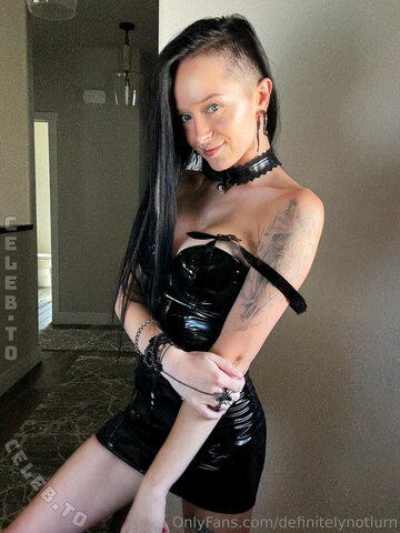 definitelynotlurn nude photo 25