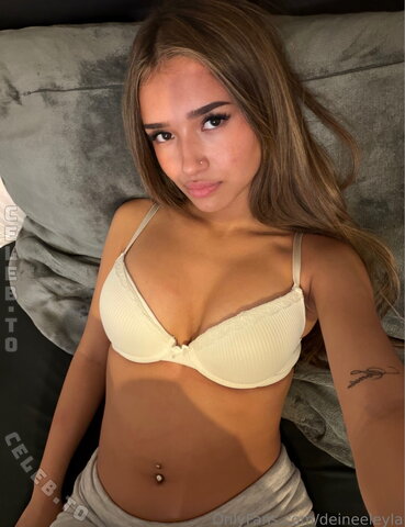 deineeleyla Hot (2 photos)