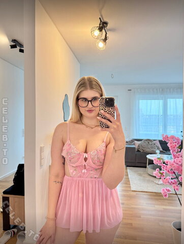 deineemilia nude photo 15