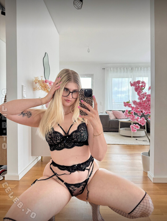deineemilia nude photo 2