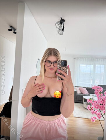 deineemilia – say, do you want to see the whole thing?🙈