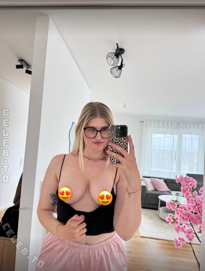 deineemilia nude photo 1