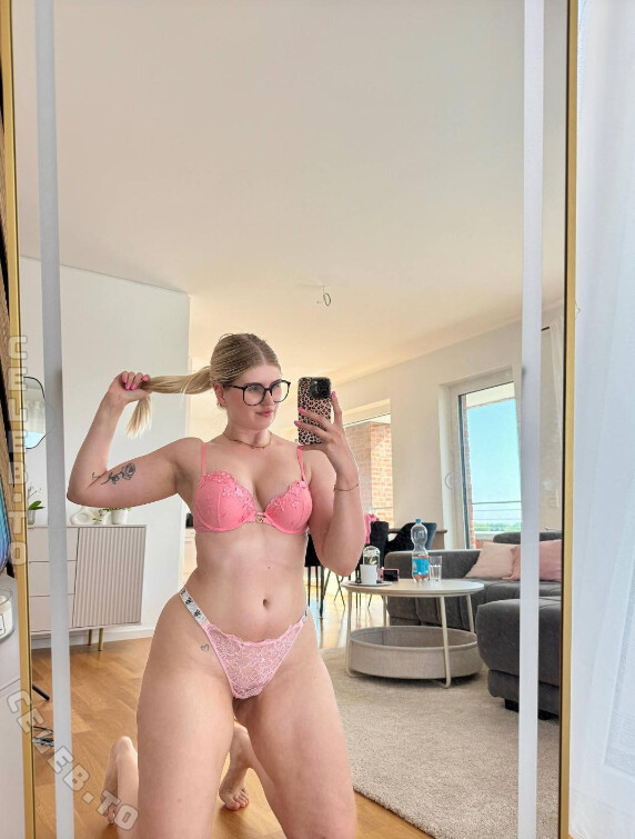 deineemilia nude photo 1