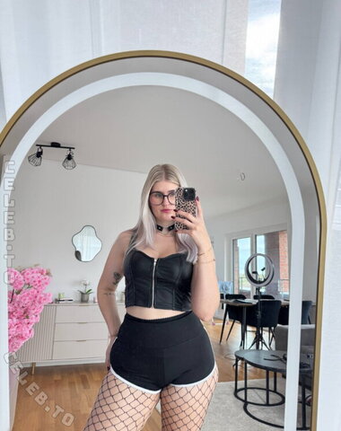 deineemilia nude photo 6
