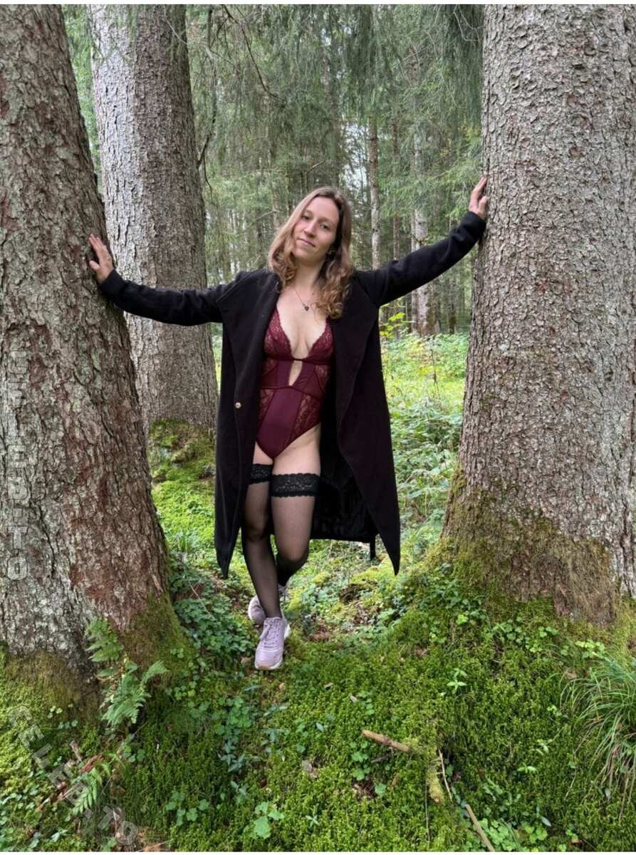 deineesarah nude photo 11