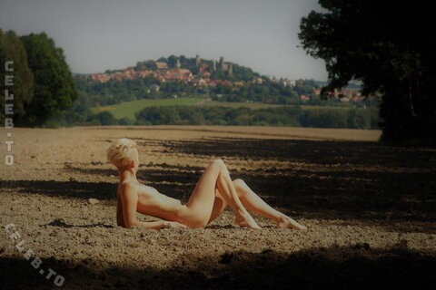 Delicious Lina nude photo 3