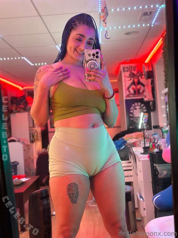 Delilah moon nude photo 4