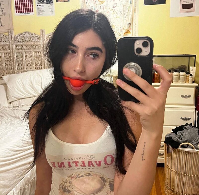 Delilah nude photo 10