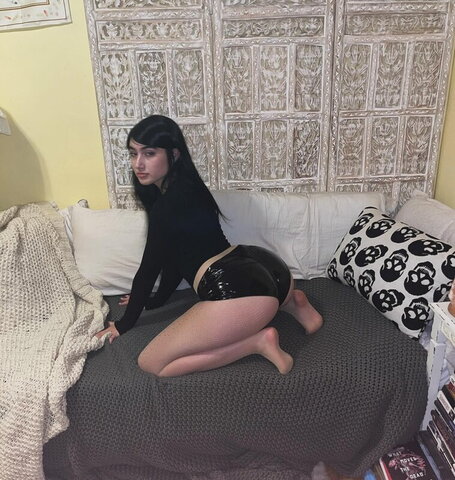 Delilah nude photo 43