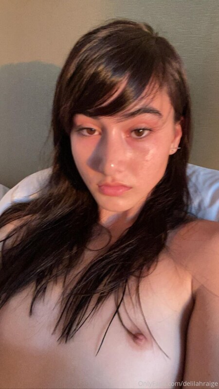 Delilah nude photo 14