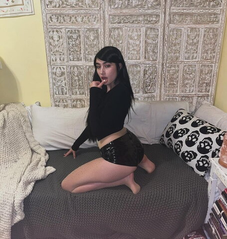 Delilah nude photo 32