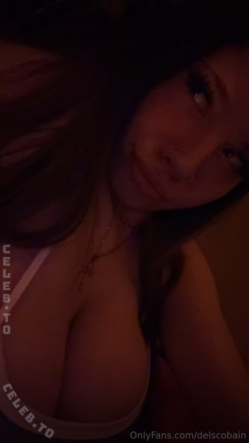 delscobain nude photo 2