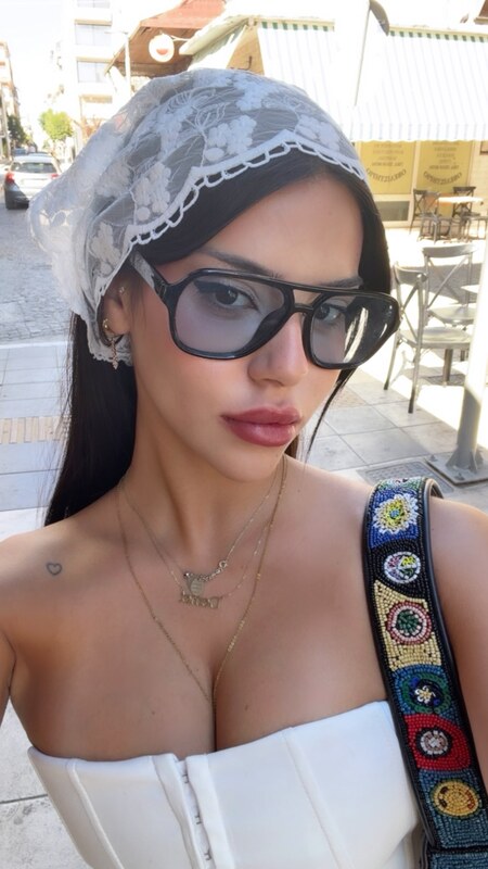 Demet Ozturk nude photo 3