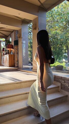 Demet Ozturk Sexy (2 photos)