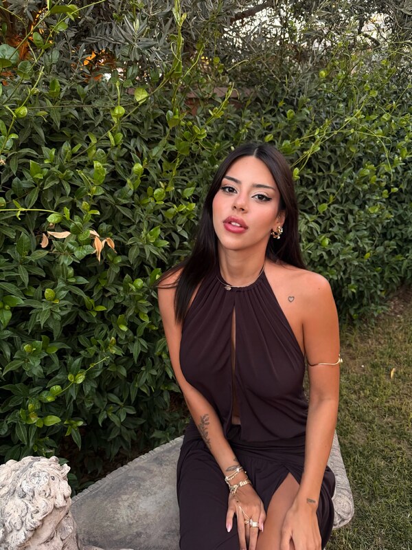 Demet Ozturk nude photo 1
