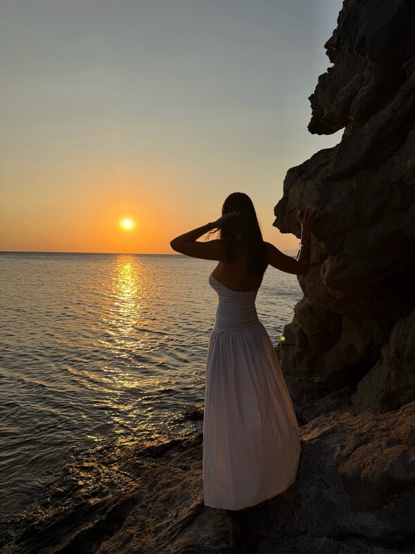 Demet Ozturk nude photo 6