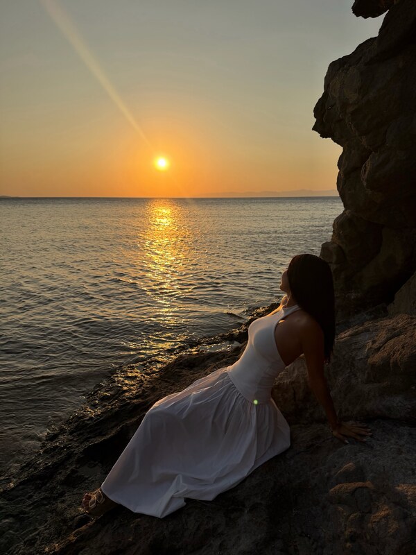 Demet Ozturk nude photo 11