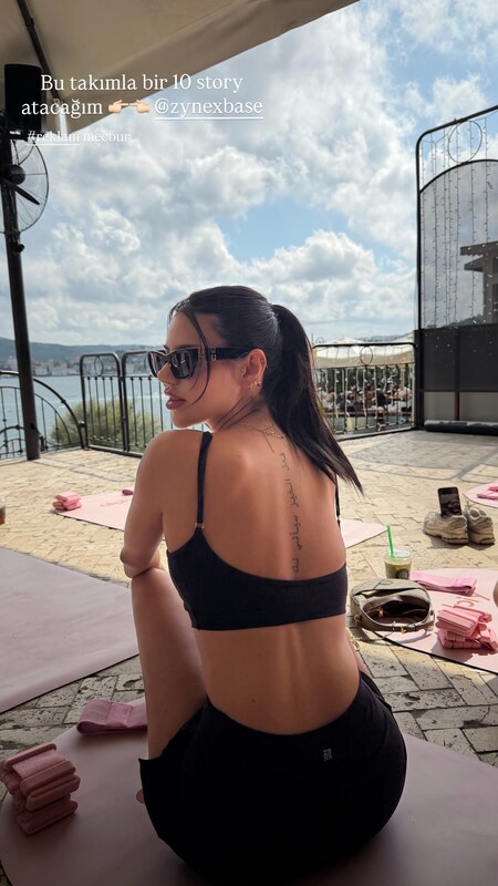 Demet Ozturk nude photo 3
