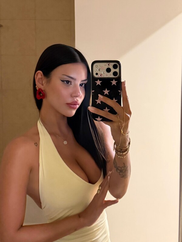 Demet Ozturk nude photo 4
