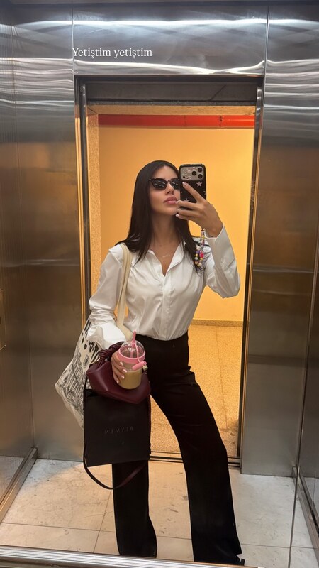 Demet Ozturk nude photo 1
