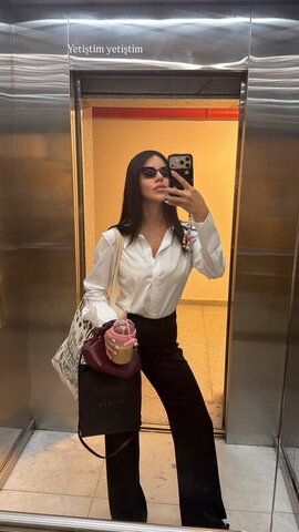 Demet Ozturk Sexy (2 photos)