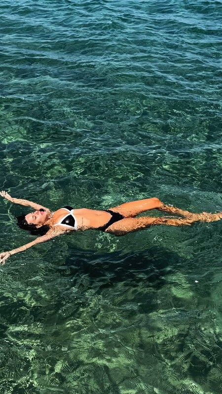 Demet Ozturk nude photo 13