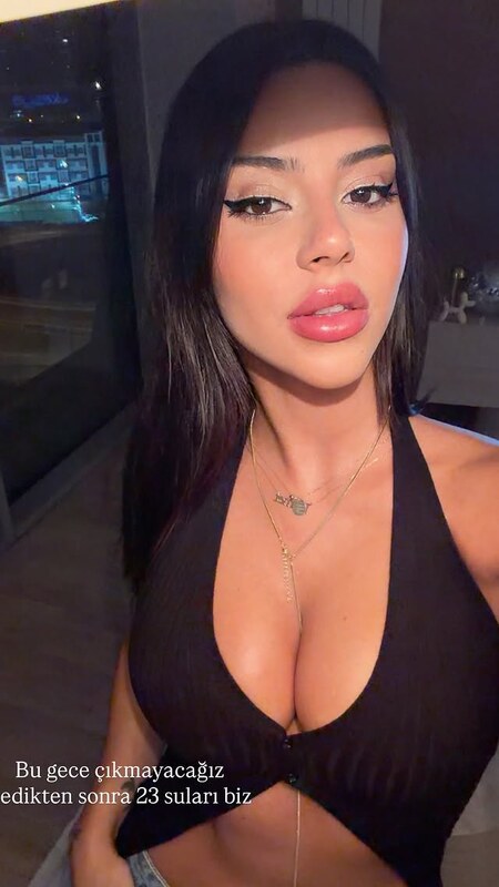 Demet Ozturk nude photo 17